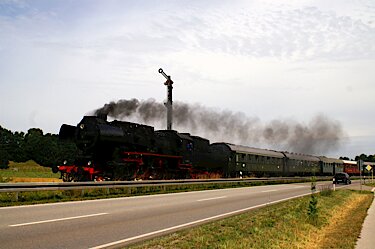 Historische Dampfeisenbahn auf der Fahrt Richtung Utting. 